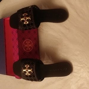 Never warn Tory Burch sandles